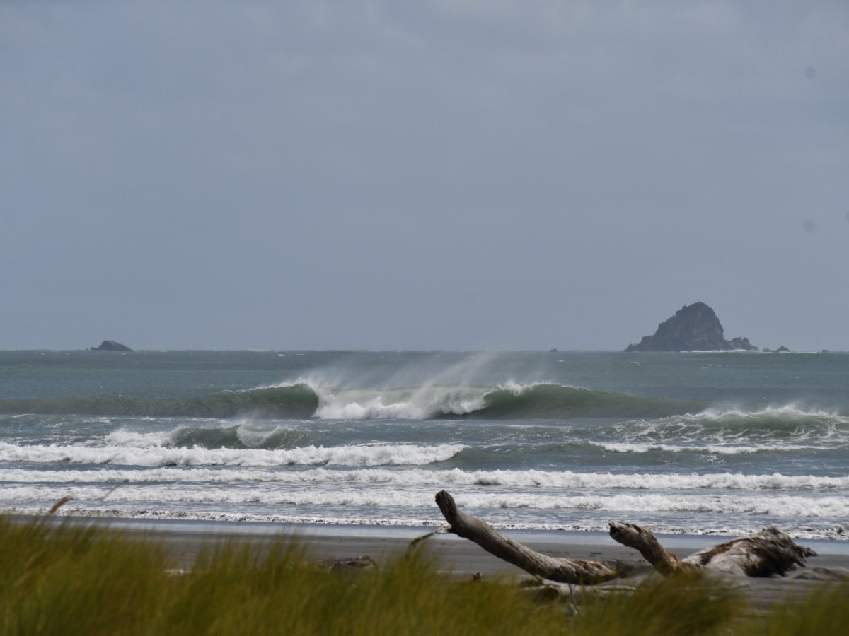 Klippen, Strände, Palmen
